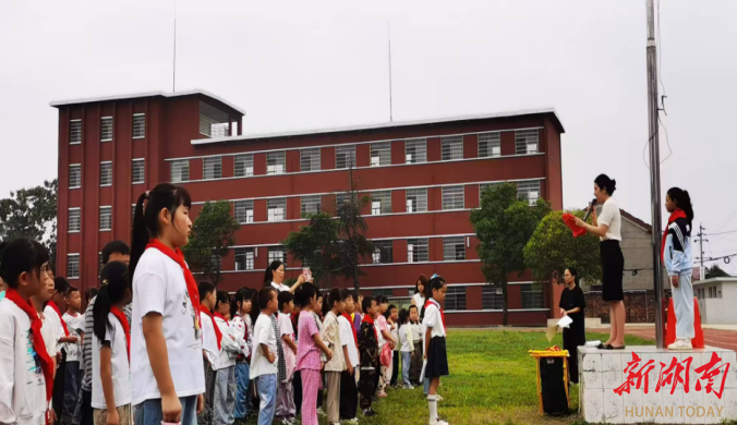 杉山中心小学举行欢庆双节活动
