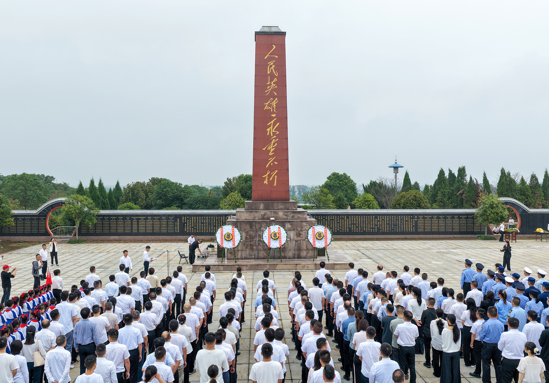 深切缅怀英烈 传承红色基因 屈原管理区举行2025年烈士纪念日活动