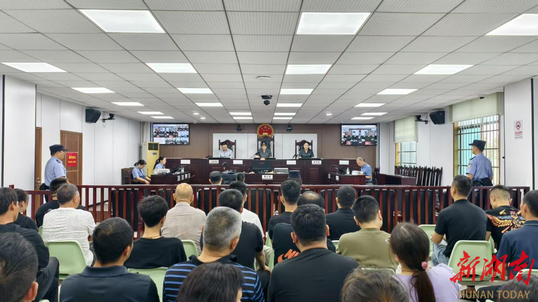 用“案中人”警醒“身边人” 汨罗法院公开审理贪污案 50余名干部职工到场旁听