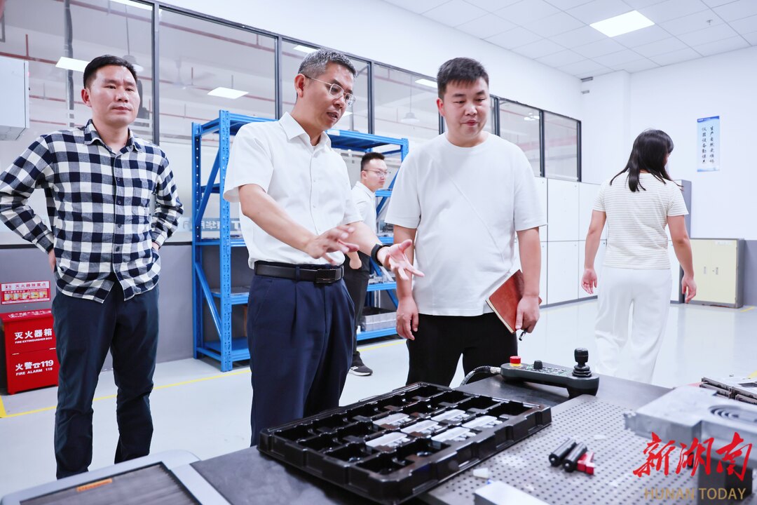 永州经开区：汤小兵在园区企业督导安全生产工作 