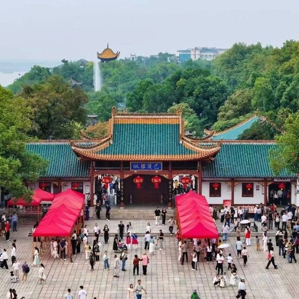 国庆“岳”过洞庭来看你④ | 火爆！国庆中秋假期首日，超50000人次打卡岳阳楼景区