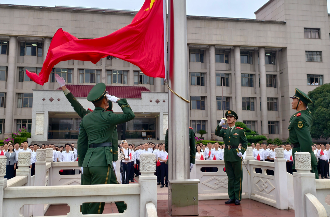 衡阳市委举行升国旗仪式 刘越高朱健参加