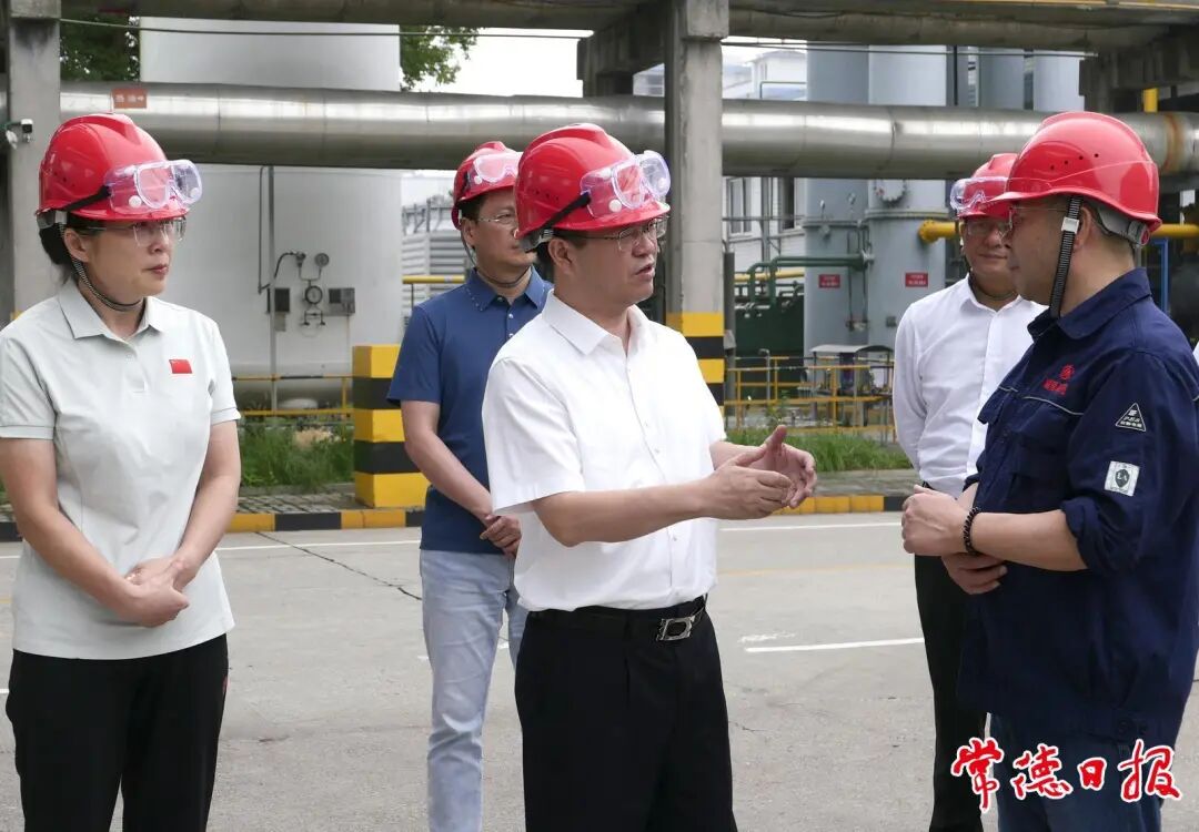 周振宇督导国庆中秋期间安全防范与市场保供工作