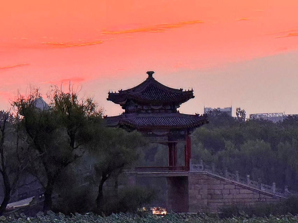 假期第二天,朝阳“唤醒”北京美景,为您开启愉快的一天