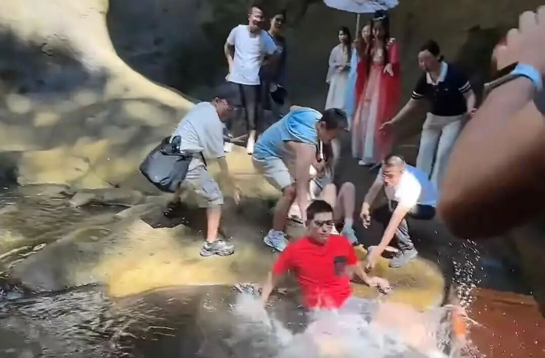 张继科意外落水！景区回应