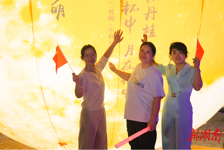 快乐“双节”请加“益”⑫︱大通湖区2025年“国庆大湖音乐汇”活动嗨翻了，今晚还有一场