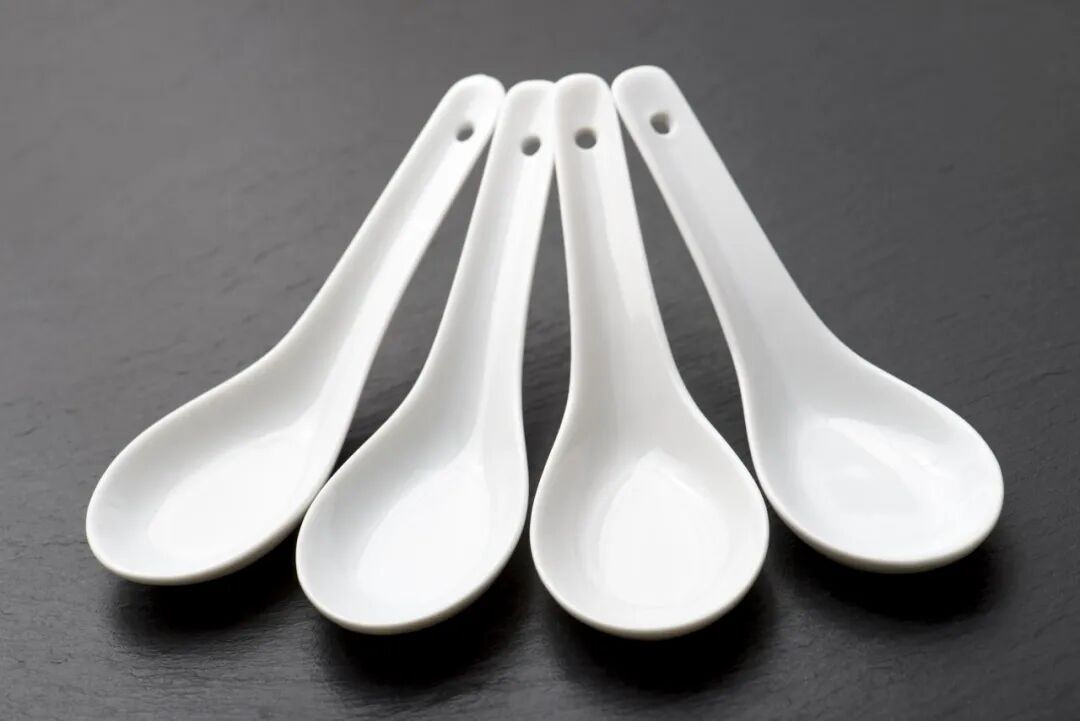 为什么有的陶瓷勺柄上会有个洞，有的却没有？猜你不知道