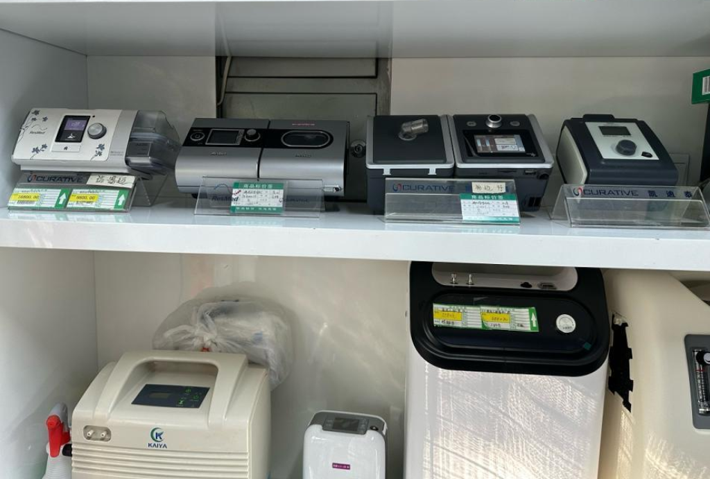 因打鼾戴呼吸机睡觉，医生提醒：这是一种长期“矫正”手段