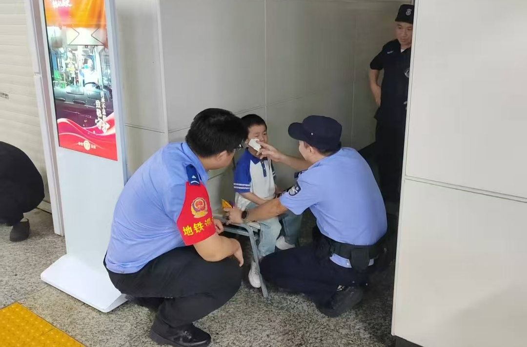 国庆安全感拉满!  地铁站里，长沙公安这样护娃