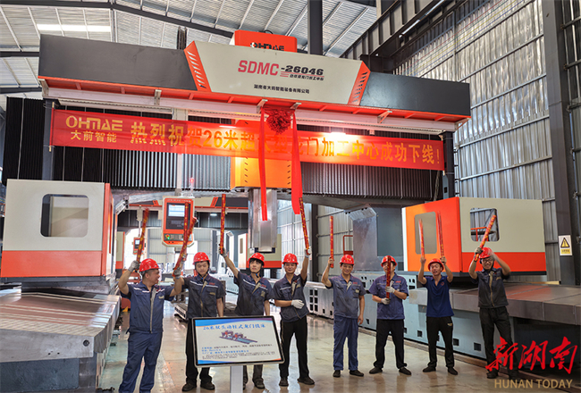 Independently Developed Extra-large Machining Center Rolls off Production Line in Jiahe County