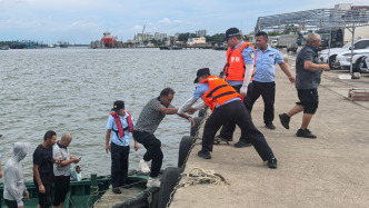 海南海岸警察防御台风“麦德姆”，3万余艘船舶全部回港避风