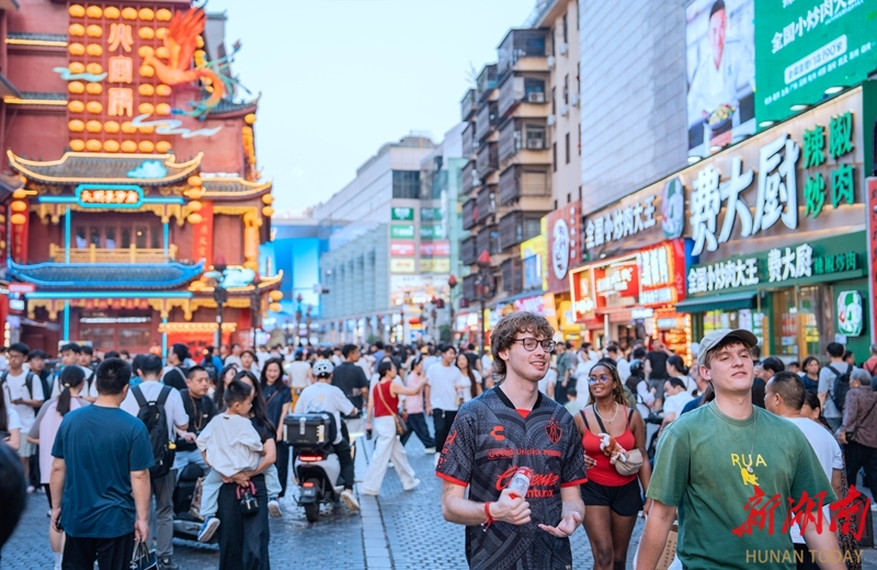 “双节”假期 旅游火热
