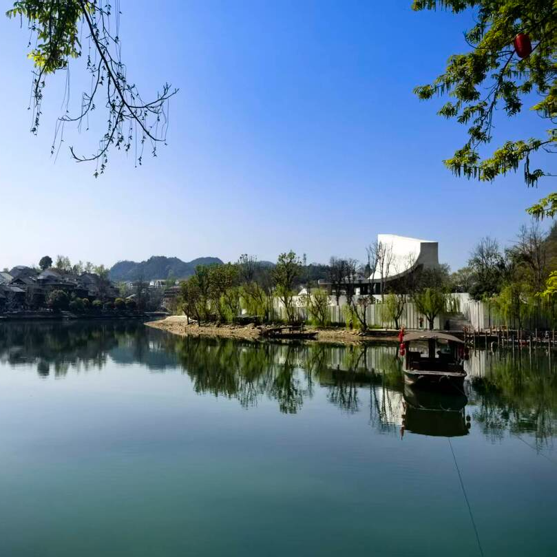 浸润文学经典，打造“可触摸”文学之旅