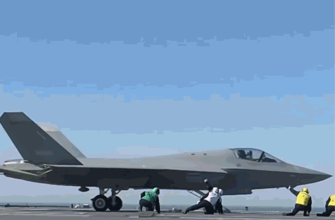 未涂装歼-35A首次亮相!中国未来战机什么样?最新披露