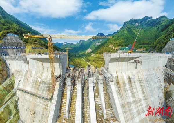 假日不停工——吉首市矮寨镇大兴寨水库工程建设现场@湖南日报