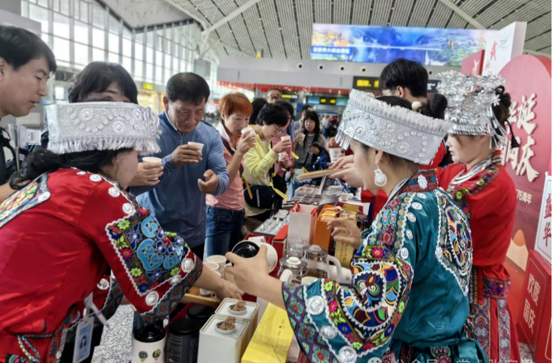 中秋仪式感拉满！在张家界机场打卡别样土家团圆