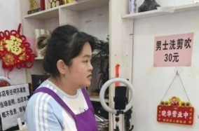 “鸡排哥”火了后，“晓华们”何以长青？