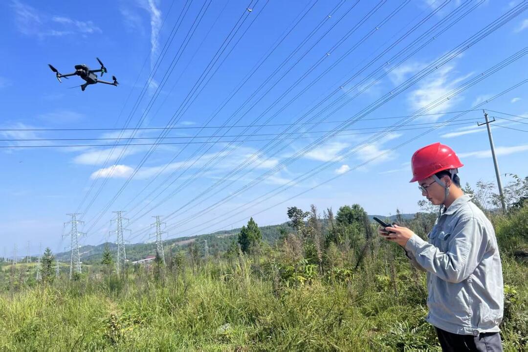 国网邵阳供电公司 震后火速特巡特护 护航双节用电稳定
