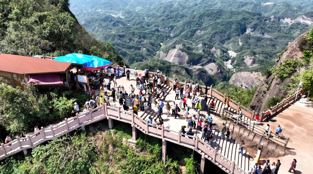 国庆玩转邵阳㊵ | 奔赴浪漫之约！崀山双节开启“人从众”模式