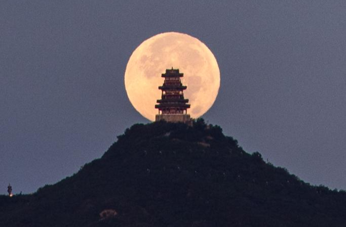 准备观赏！今年中秋现“超级月亮”，最圆时刻在7日11时48分