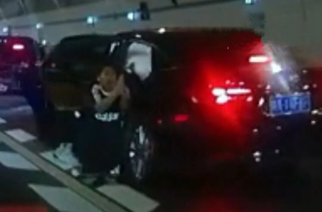10岁男孩，感动全网