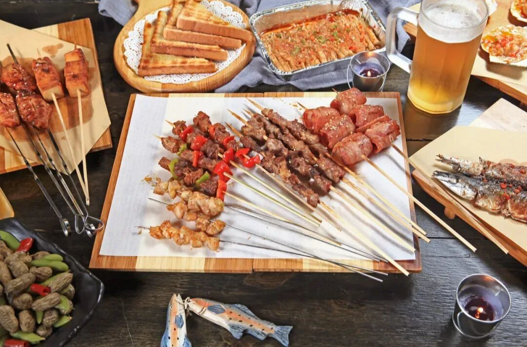 假日·健康提醒丨假期放纵饮食，男子体内抽出“牛奶血”！