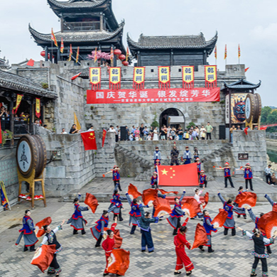 Qianzhou Ancient Town Presents Folk Cultural Feasts to Visitors