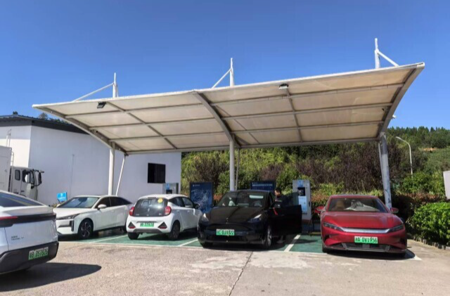 高速服务区充电平稳有序 湖南多措并举护航新能源车主畅行