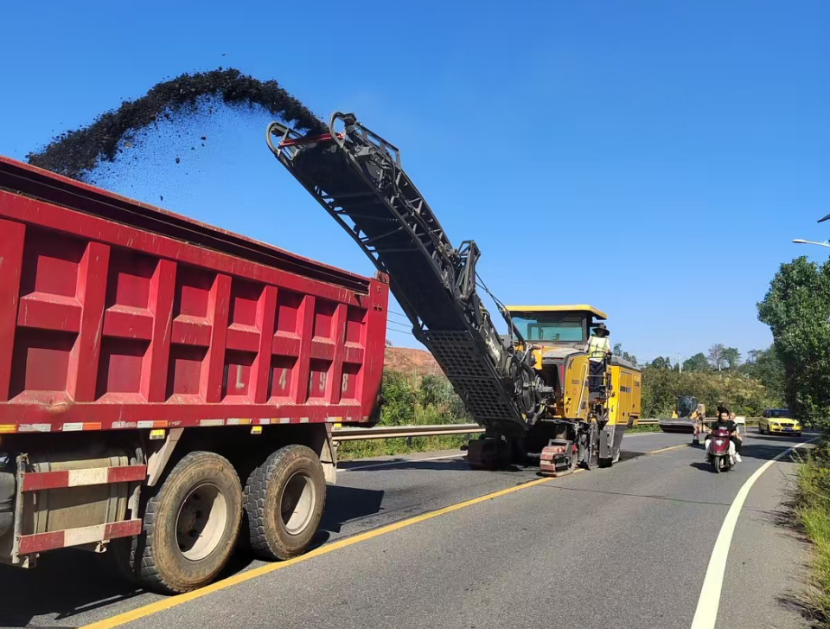 安仁县公路建设养护中心：迎国检庆双节保通畅守护群众出行平安路