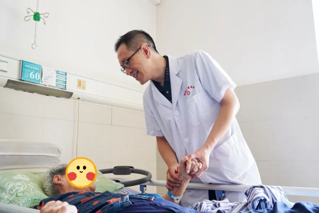“银发骨折”困局何解？湘潭市中医医院老年骨科铺就“快速康复路”