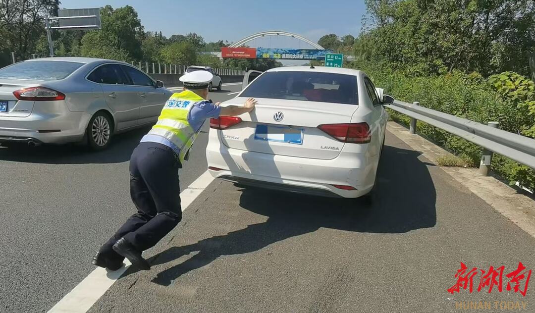 迎国庆·乐中秋|长假返程，娄底高速交警快速处理事故