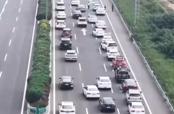 假期尾声返程客流明显增长 各地多举措保障出行顺畅