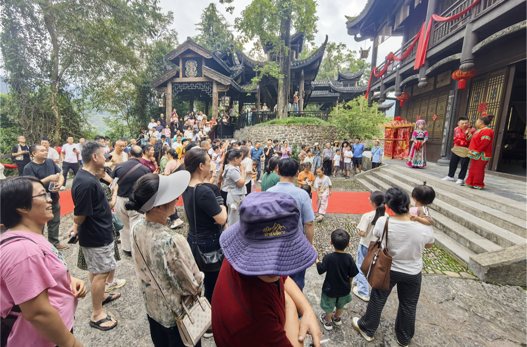 游客失物20分钟复得 龙山惹巴拉景区善举获赞