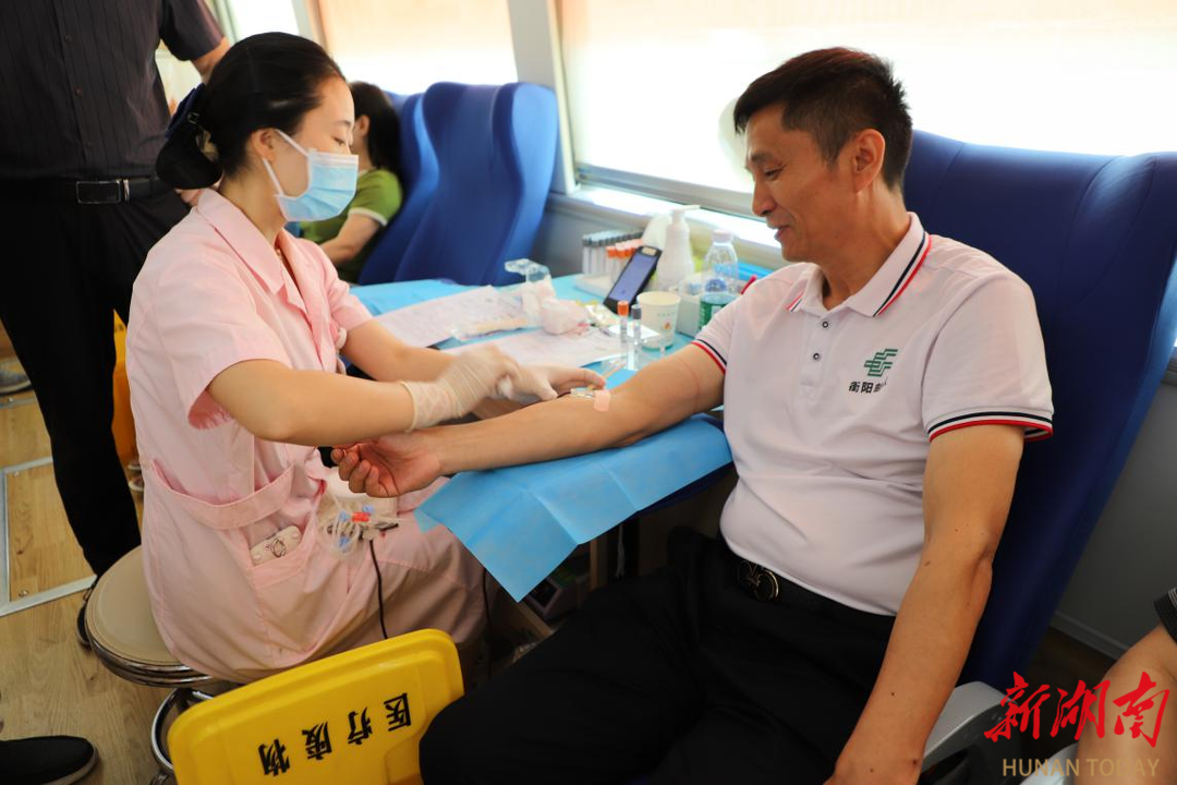 热血传递 “邮”爱同行，衡阳邮政人以无偿献血的爱心行动庆祝自己的节日