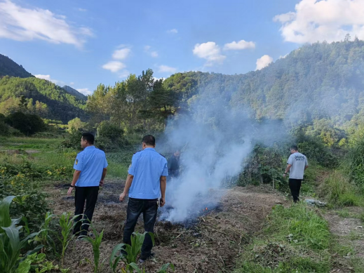 绥宁：“双节”防火不放松 守护林海显担当