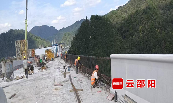 国庆长假不停工！城龙高速项目建设“加速跑”