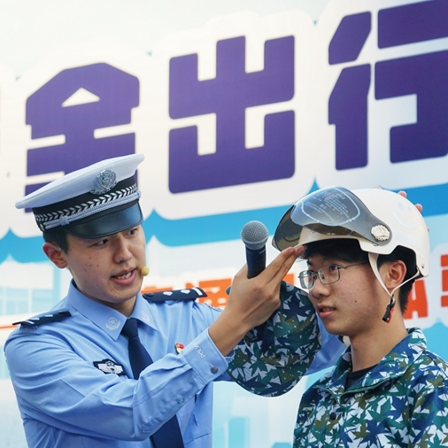 交通安全宣传进高校