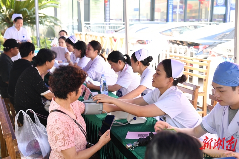 公益义诊守护市民健康