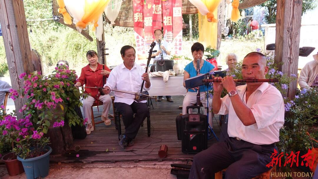 娄底双峰县青树坪镇传承吃新传统庆丰收