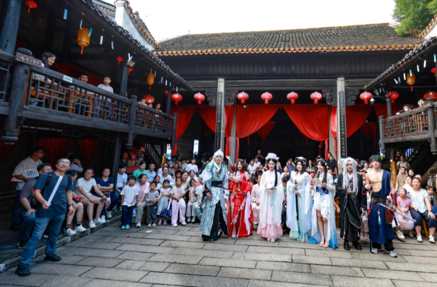 靖港古镇国庆“热力值”拉满 文旅融合打造“戏窝子”新名片