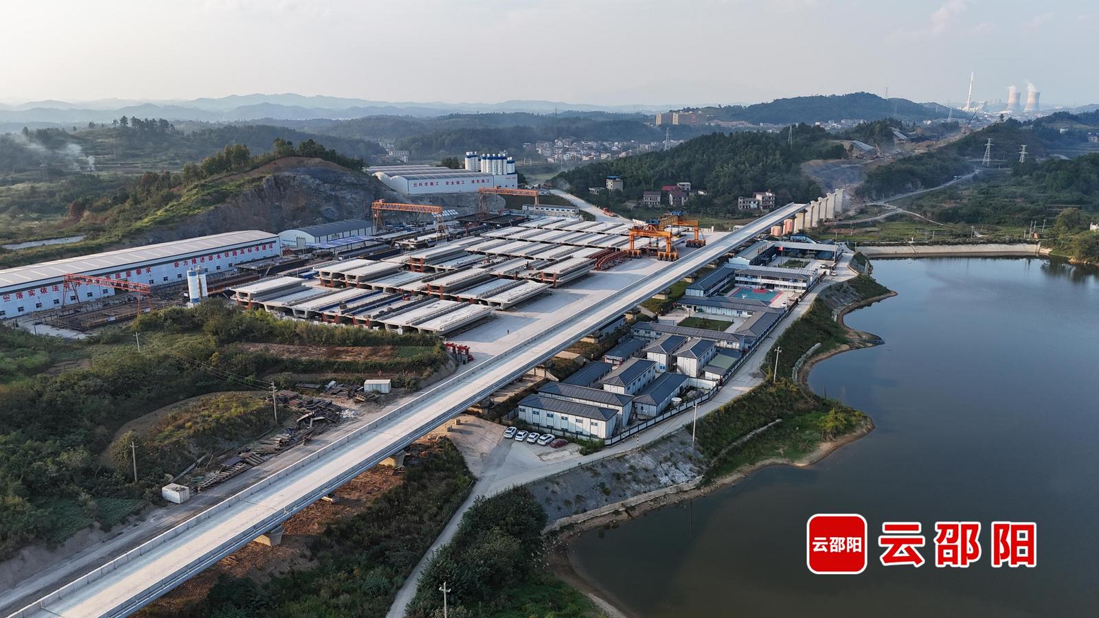 工地轰鸣替代节日团聚，邵永铁路建设者奋战一线保进度