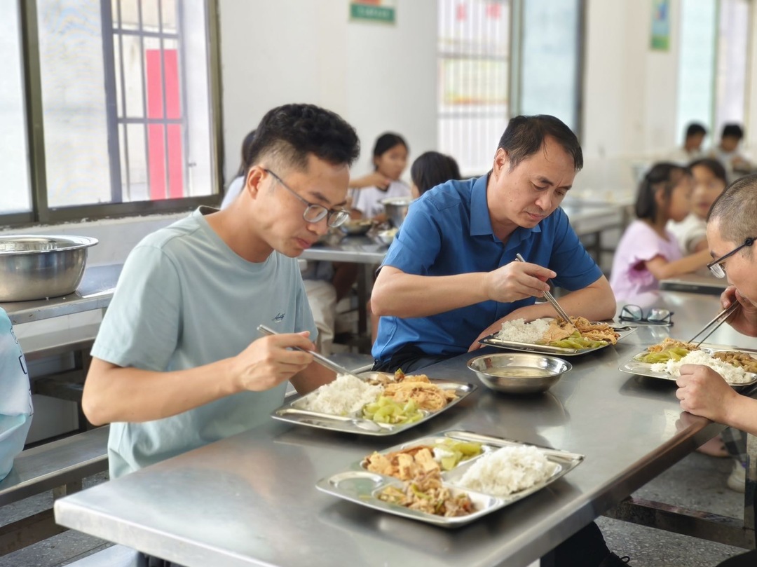 江永：“四不两直”入校督查 筑牢校园食品安全防线