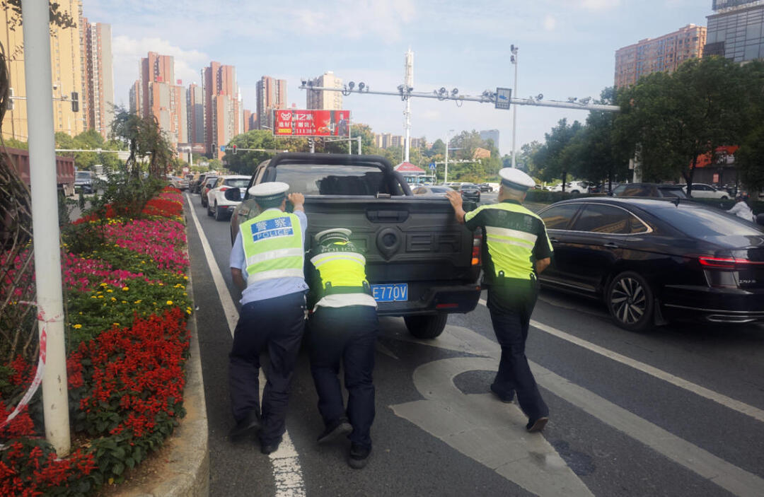 邵阳交警圆满完成中秋、国庆假期交通安保任务