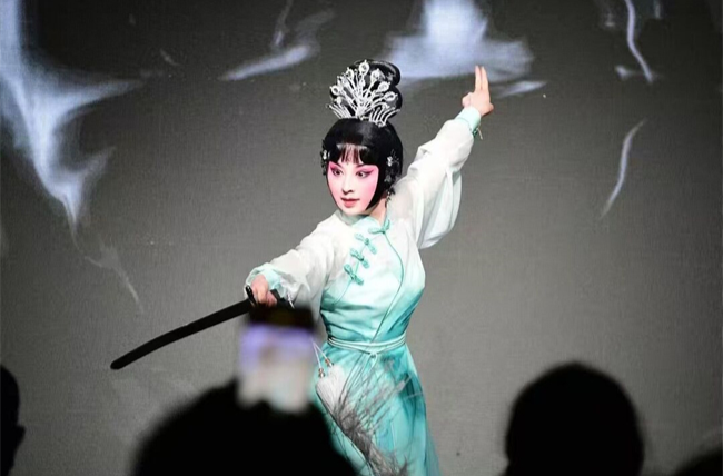 Hunan Art Troupe Shines in Latin America