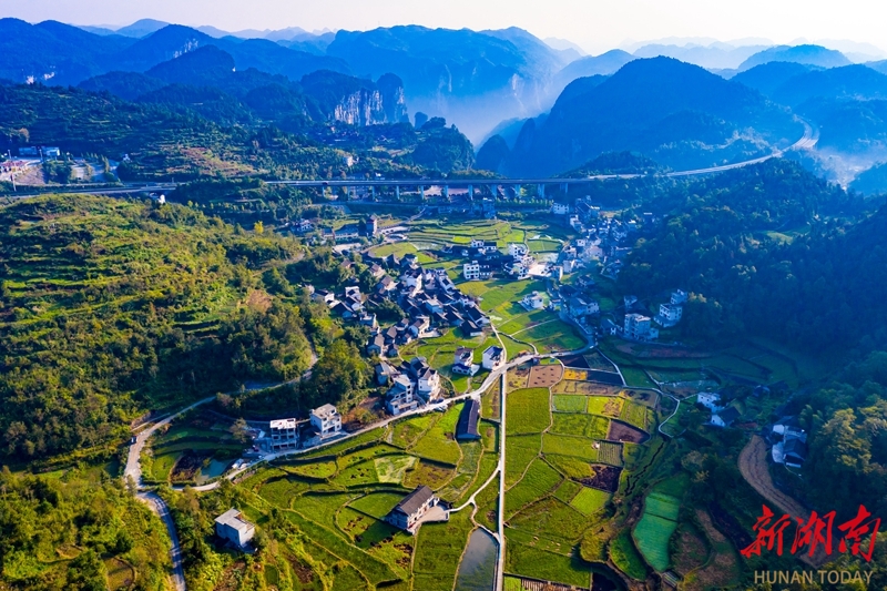苗寨秋景如画