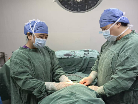 郴州市第四人民医院：胎心骤降危在旦夕，产科团队紧急手术保母婴平安