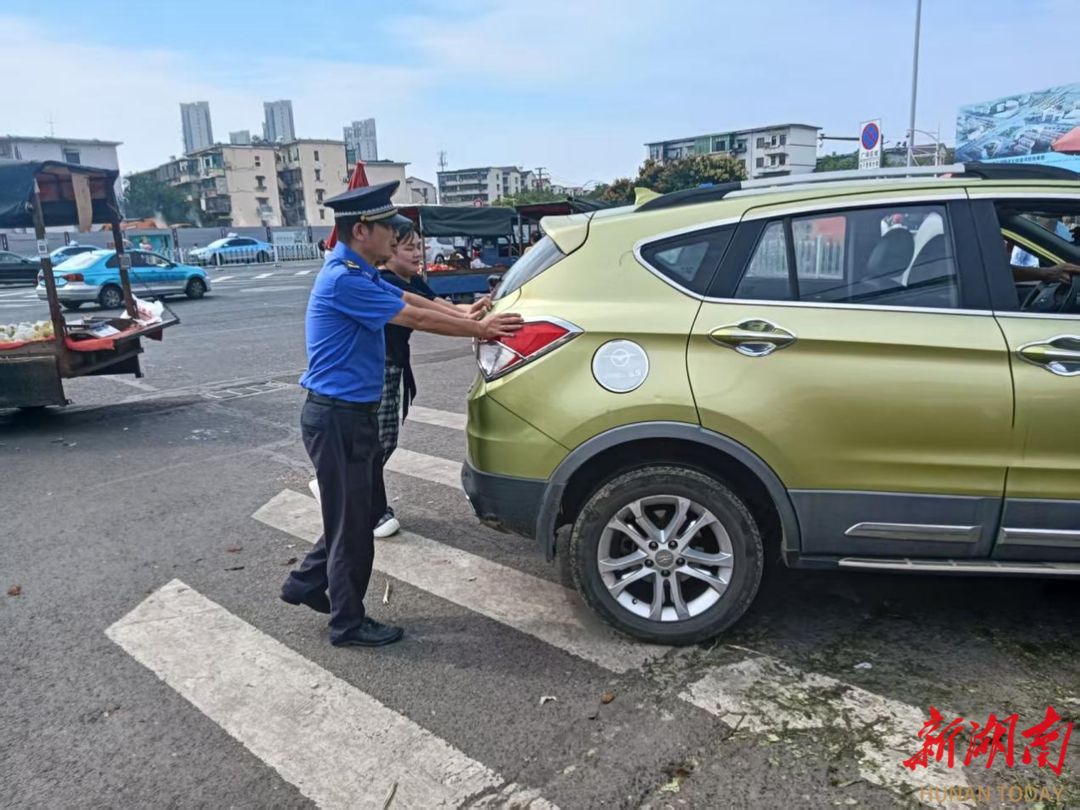 益阳城管：8天192小时坚守，护航双节“中国红”