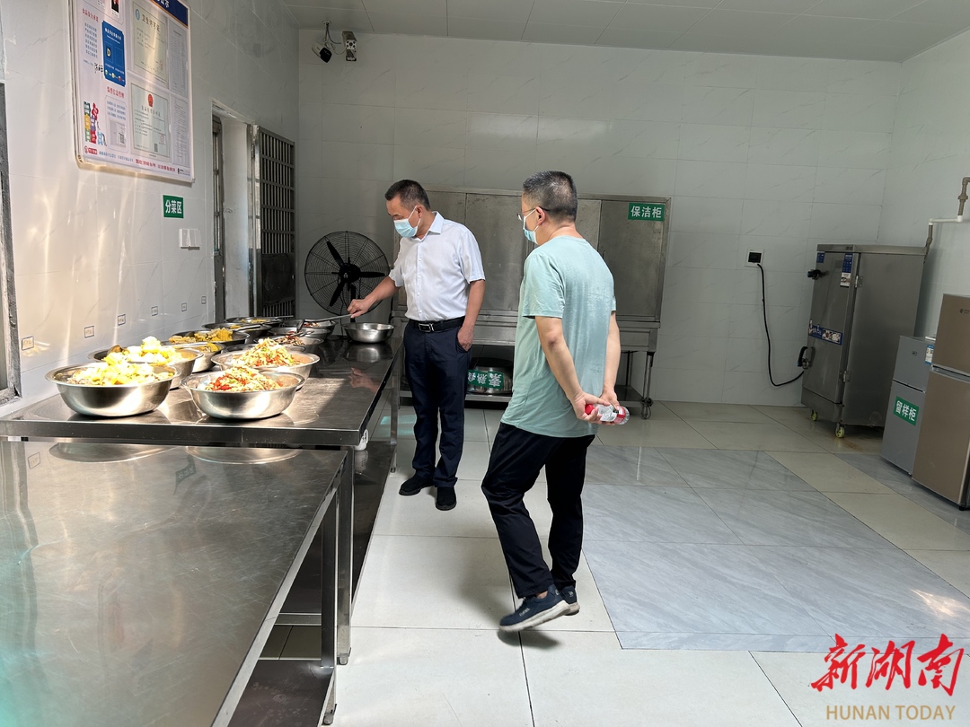衡阳市南岳区教育局深入村小，指导校园安全及教育教学工作