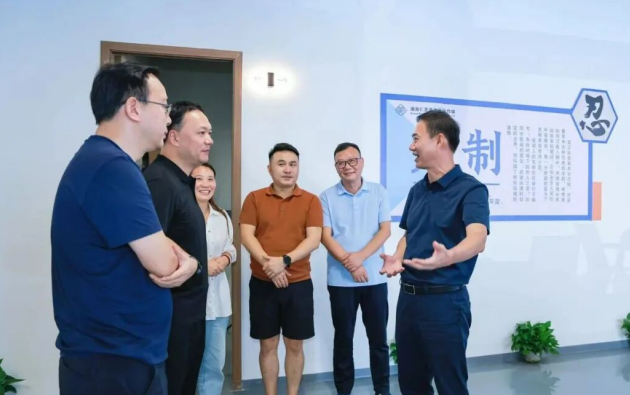 朱洪武到永州陆港跨境电商产业园调研时强调 加快推动跨境电商高质量发展