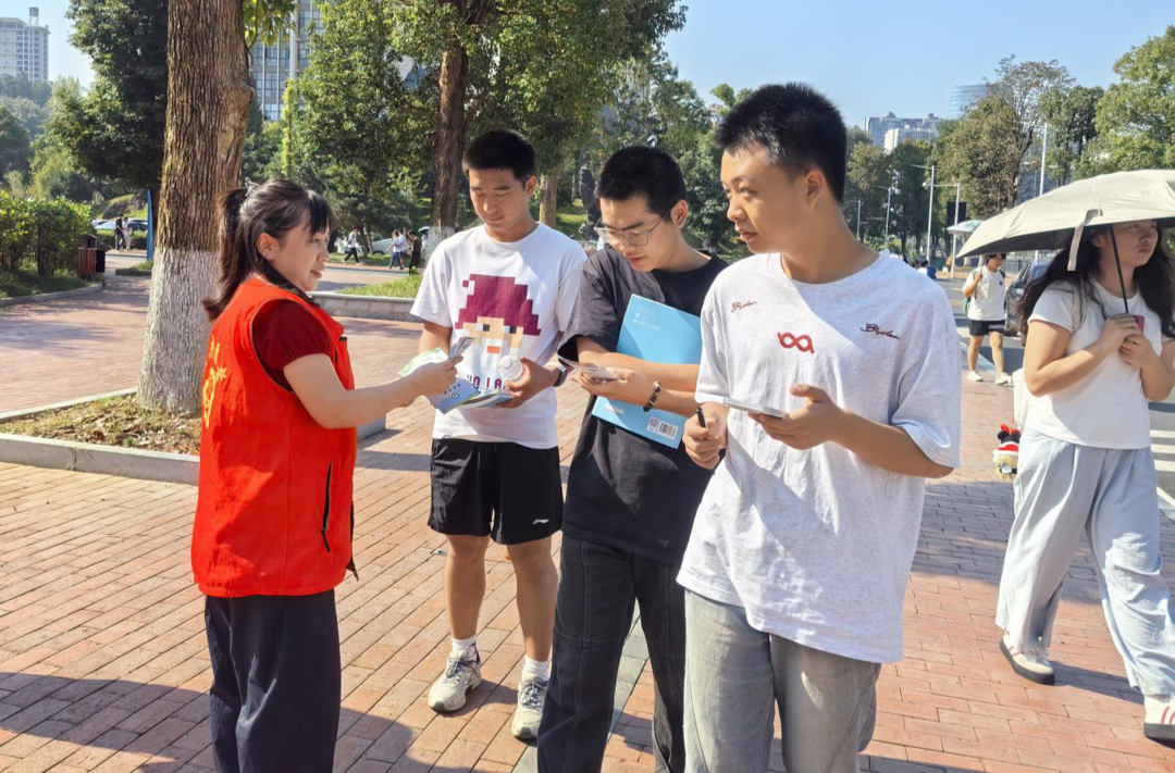 湘西州精神病医院到湘西职院开展“世界精神卫生日”主题活动